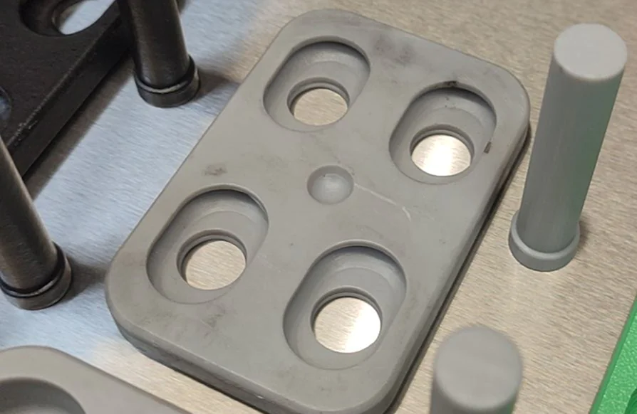 Zdjęcie 1.3 Fragment formy wykonanej na drukarce SLA
