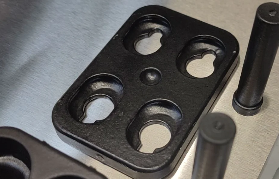 Zdjęcie 1.4 Forma wykonana na drukarce SLS Sinterit Lisa X po procesie Vapour Smoothing